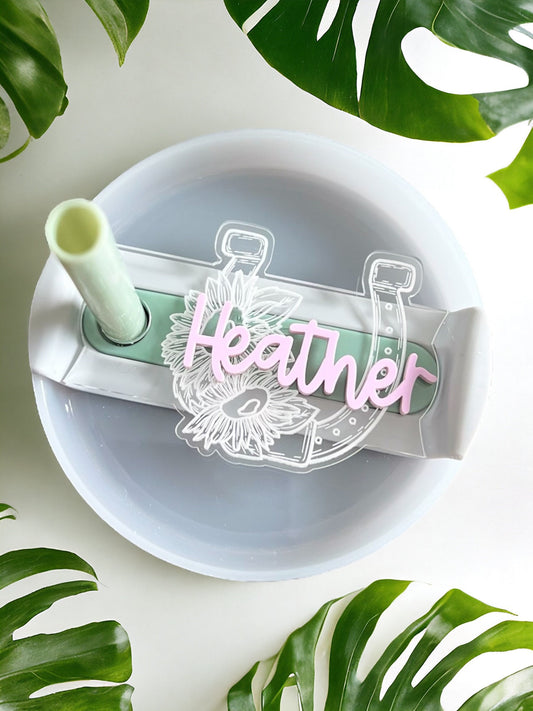Personalized Floral Horseshoe Name Topper 20 30oz 40oz, Custom Horse Tumbler Plate Tag, Equestrian Horseback Rider Present, Horse Lover Gift