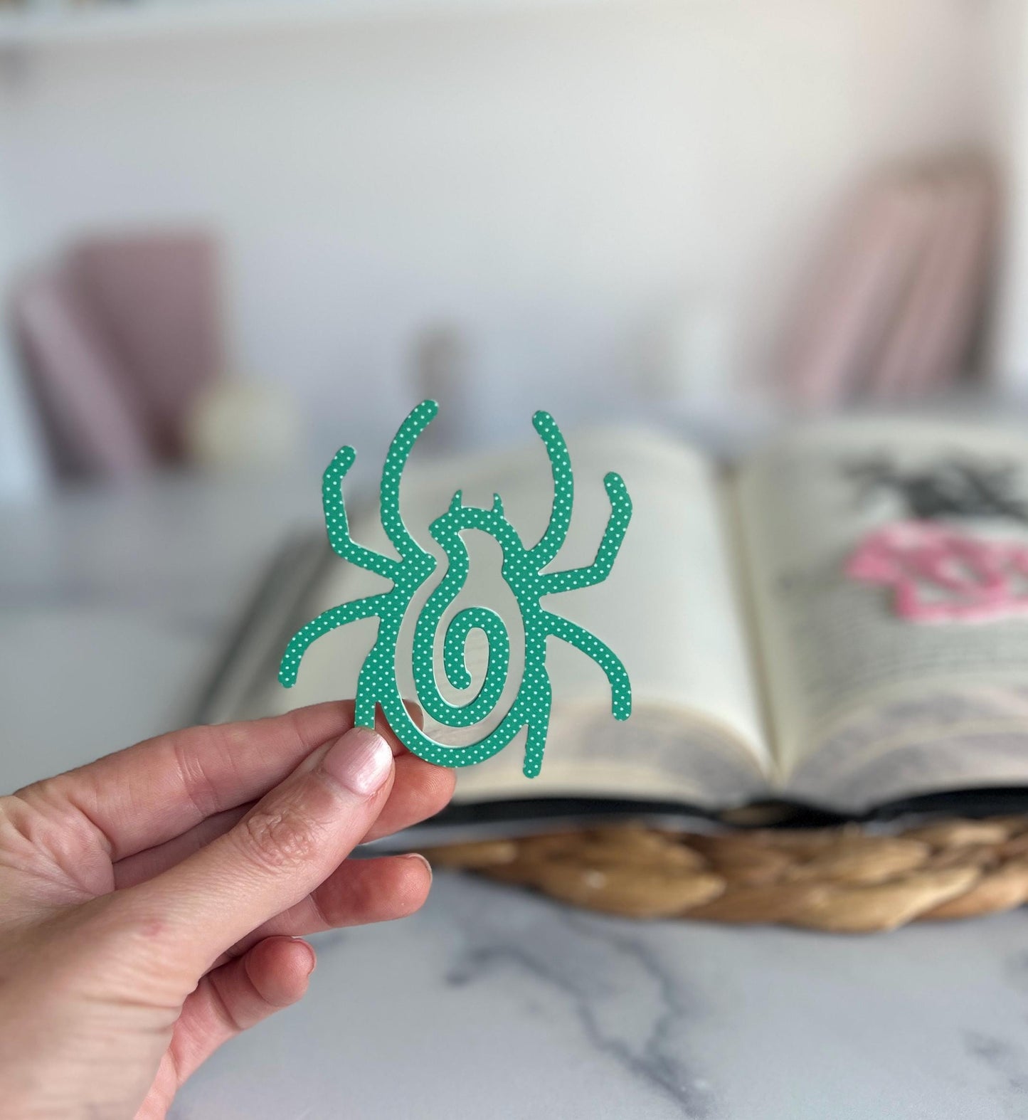 Spider Bookmark, Book Lover Gift, Gift for Reader, Book Club Present, Acrylic Bookmark, Paper Clip, Halloween Spooky Season Gift
