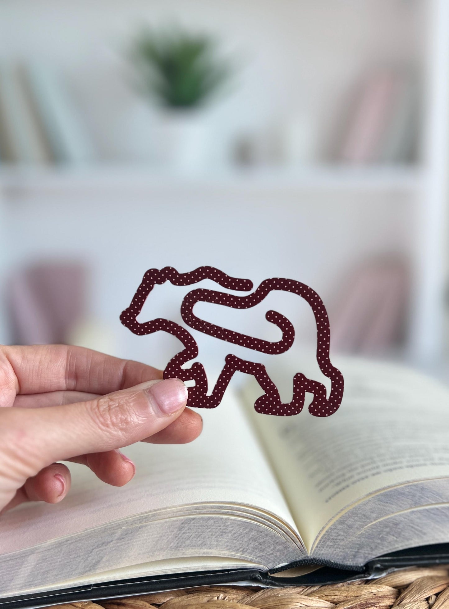 Bear Acrylic Bookmark, Reading Gift for Nature Lover, Bookworms, Book Lover Gift, Bookish Present, Bookish Present, Booktok, Gift for Reader