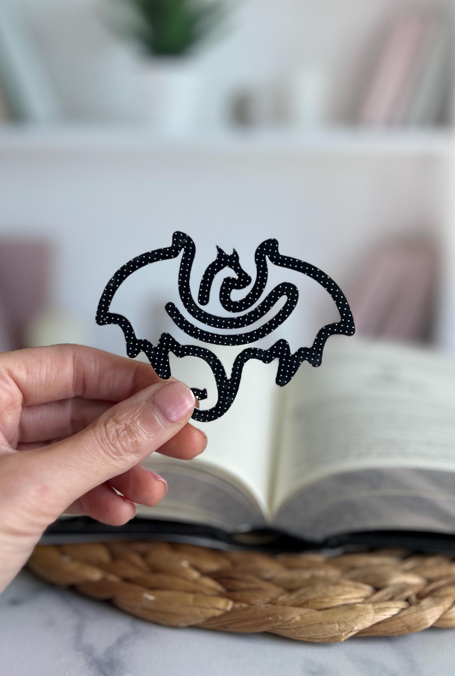 Dragon Acrylic Bookmark, Fun Reading Gift for Fantasy Lovers & Bookworms, Book Lover Gift, Bookish Present, Mystical Reader