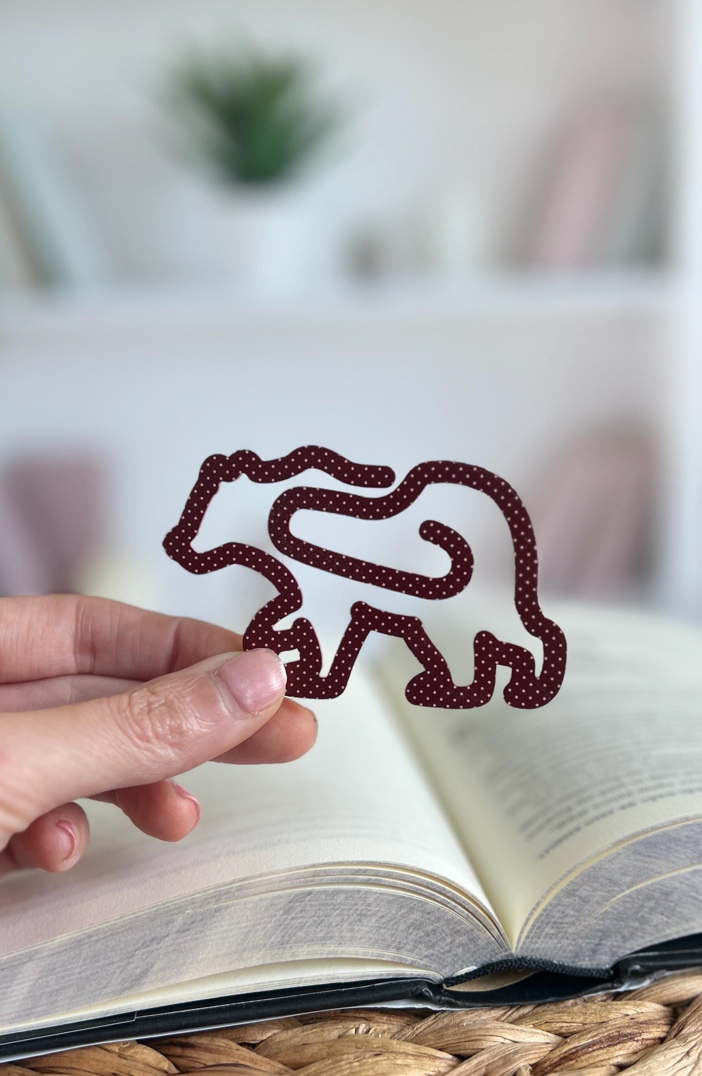 Bear Acrylic Bookmark, Reading Gift for Nature Lover, Bookworms, Book Lover Gift, Bookish Present, Bookish Present, Booktok, Gift for Reader