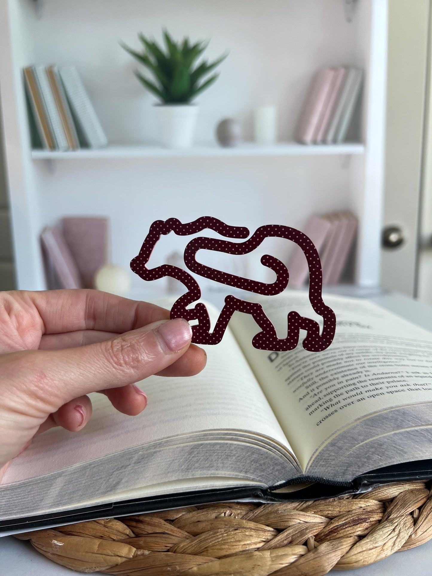 Bear Acrylic Bookmark, Reading Gift for Nature Lover, Bookworms, Book Lover Gift, Bookish Present, Bookish Present, Booktok, Gift for Reader